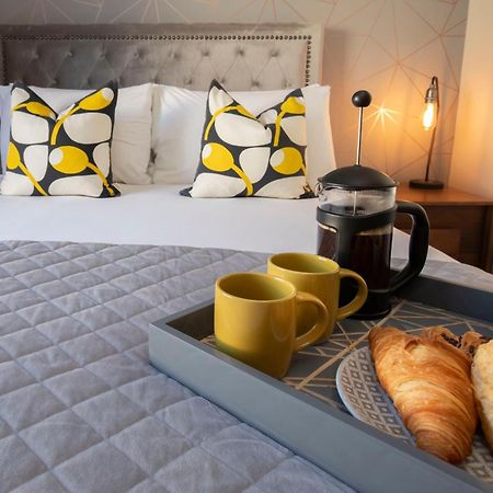 Modern 2 Bedroom Town Centre Apartment Cheltenham Buitenkant foto