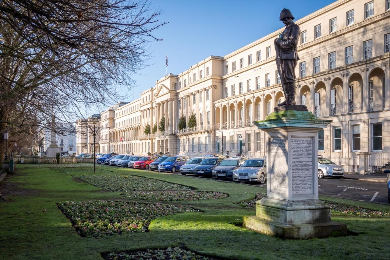 Modern 2 Bedroom Town Centre Apartment Cheltenham Buitenkant foto