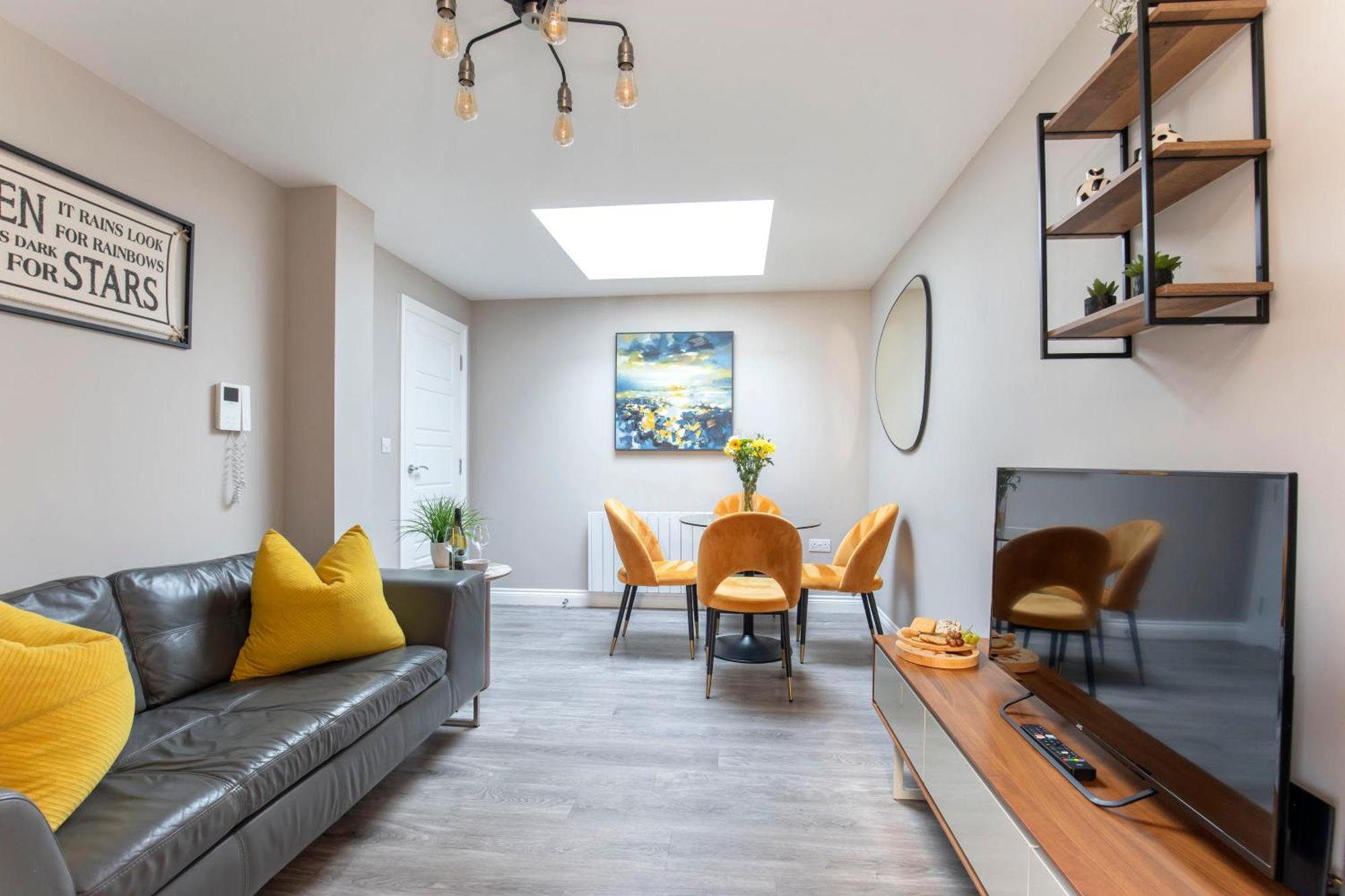 Modern 2 Bedroom Town Centre Apartment Cheltenham Buitenkant foto