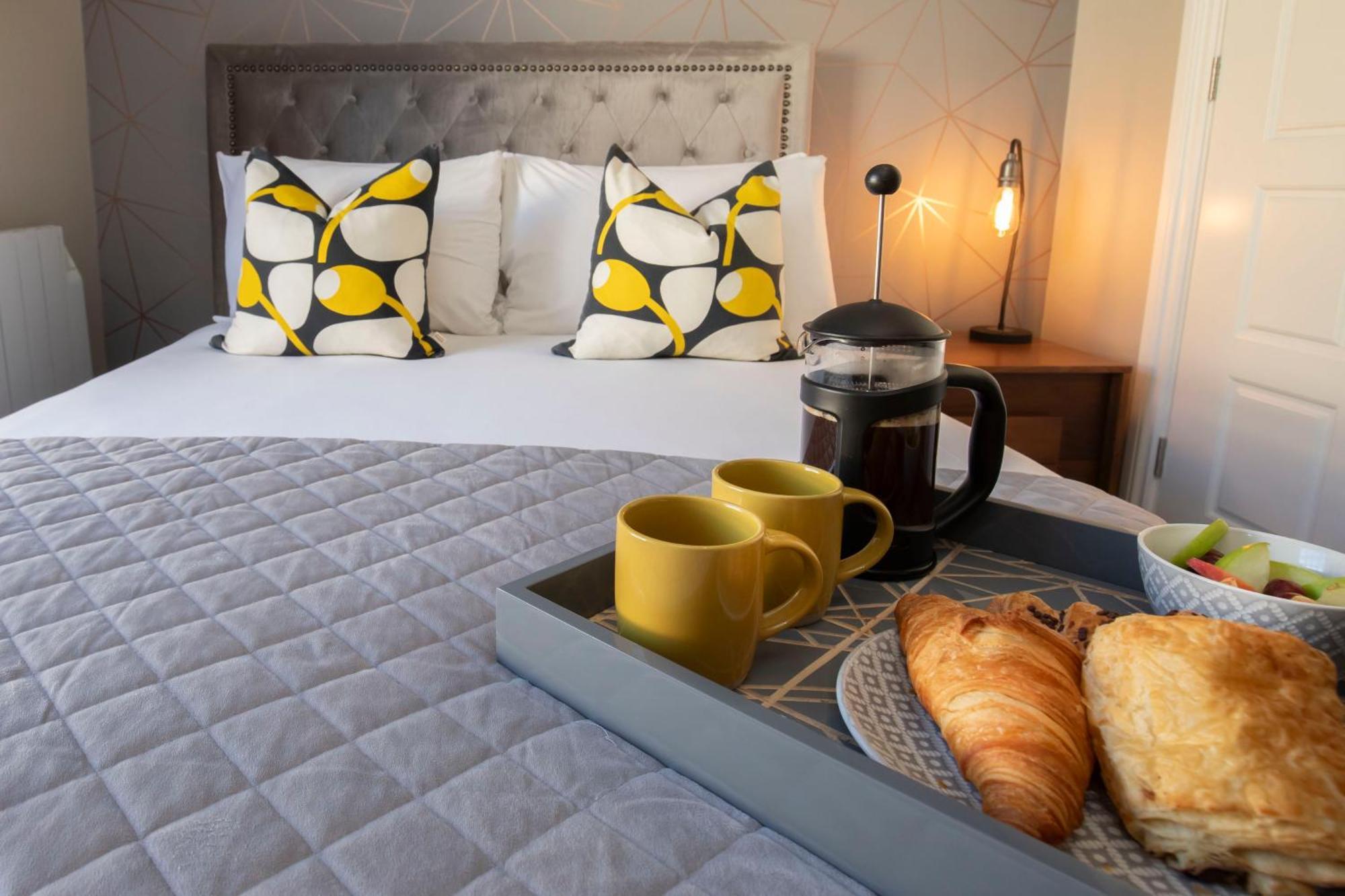 Modern 2 Bedroom Town Centre Apartment Cheltenham Buitenkant foto