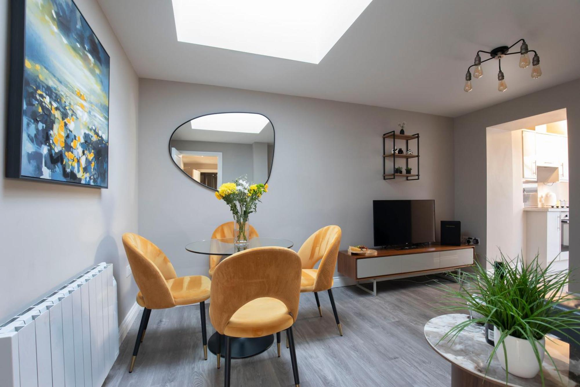Modern 2 Bedroom Town Centre Apartment Cheltenham Buitenkant foto