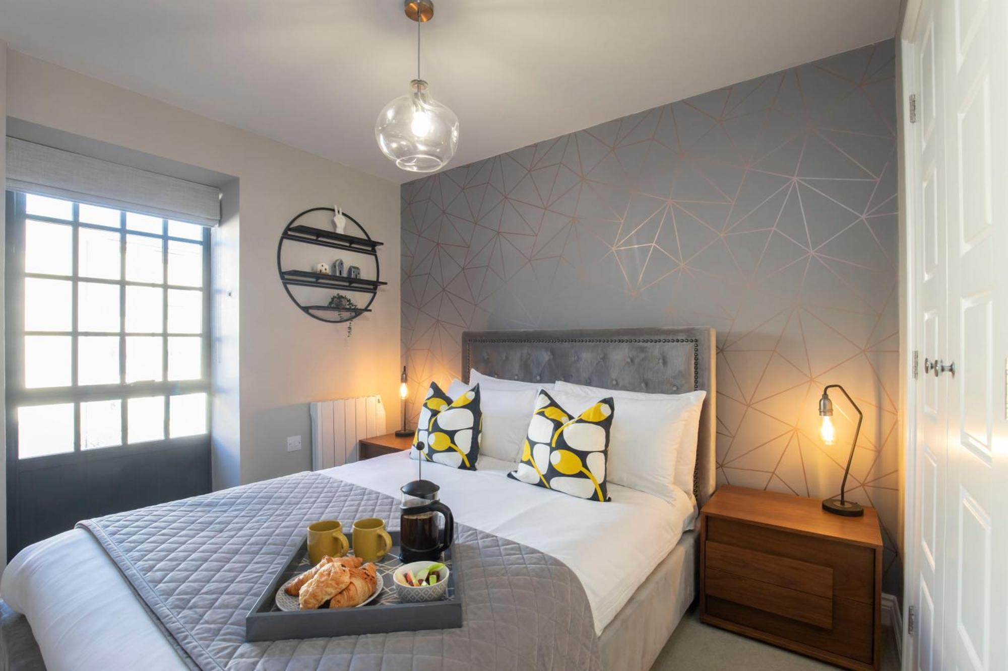 Modern 2 Bedroom Town Centre Apartment Cheltenham Buitenkant foto