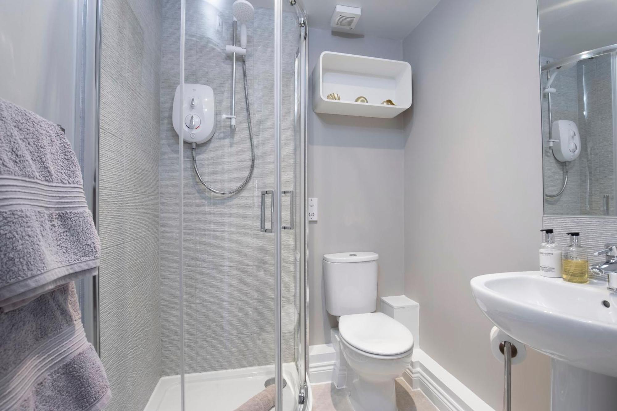 Modern 2 Bedroom Town Centre Apartment Cheltenham Buitenkant foto