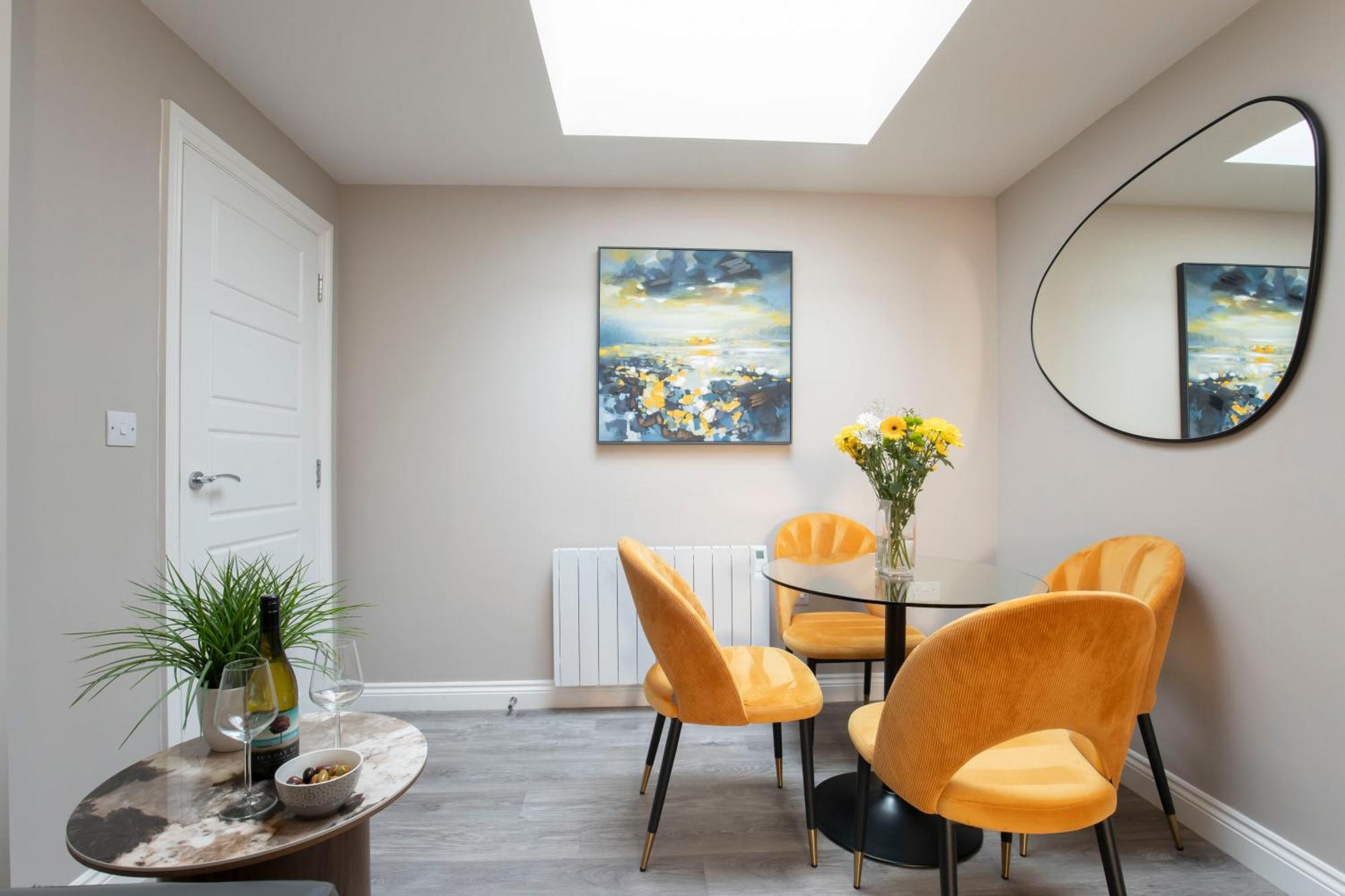 Modern 2 Bedroom Town Centre Apartment Cheltenham Buitenkant foto